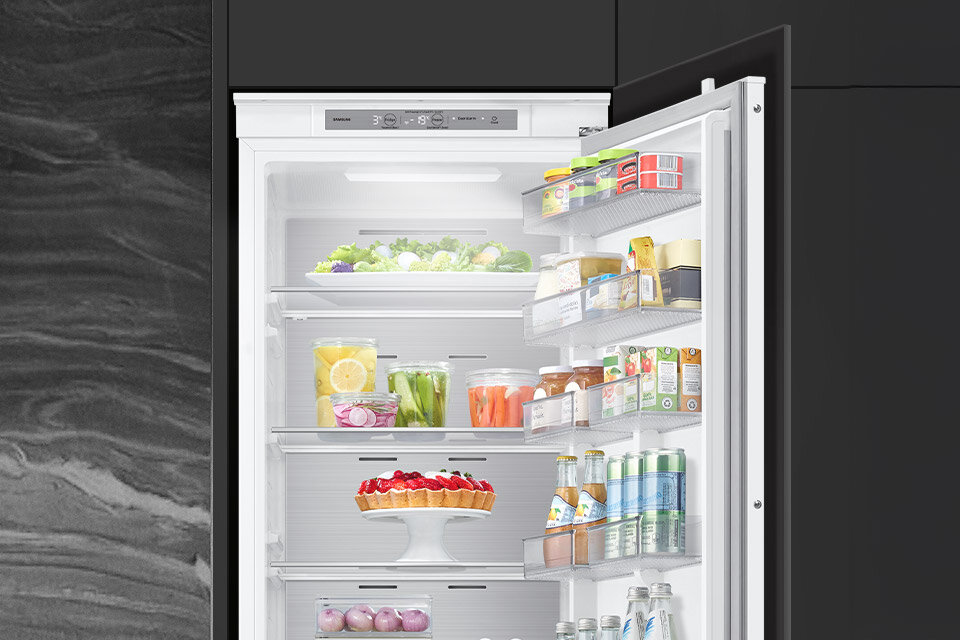 chłodziarko-zamrażarka brb80f30bds0eo z możliwością kontrolowania oświetlenia z poziomu aplikacji