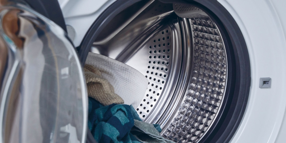 PRALKA CANDY AI PROWASH700 BS 48SB6-S lifestyle wizualizacja Ochrona ubrań Soft Drum zachowanie kształtu miękkość duży otwór załadunkowy 36 cm wygodne bezpieczne mniejsze tarcie wyprofilowana powierzchnia bębna udoskonalony układ zbieraków laserowe łączenie