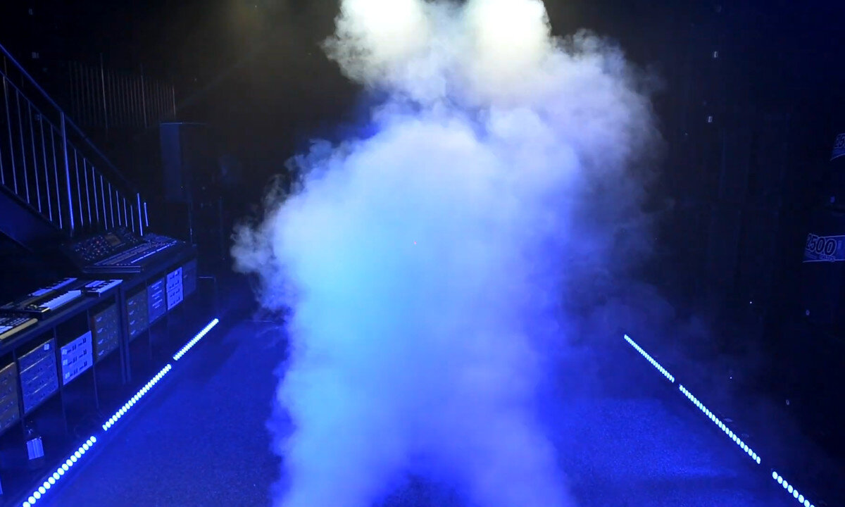 Wytwornica dymu LIGHT4ME Black 1500 zastosowanie funkcje gotowość termostat temperatura grzałka konstrukcja