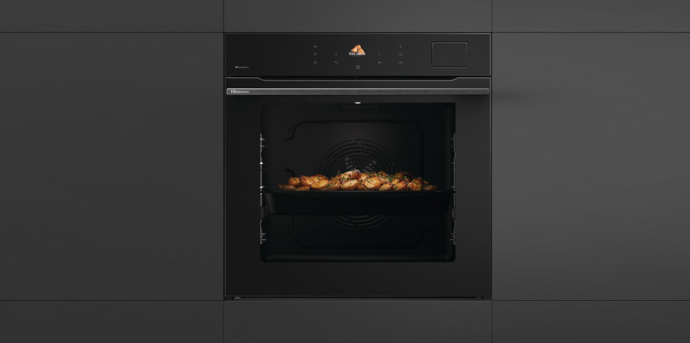 Piekarnik HISENSE BAS614P8B Eleganckie czarne wykończenie styl wykończenie wygląd szkło oświetlenie wnętrza dodawanie pary Steam Add Pro chrupiące soczyste pojemnik woda intuicyjny wyświetlacz Wi-Fi zdalne sterowanie smartfony tablety ConnectLife bez oleju air fry ciche zamykanie prowadnice teleskopowe łatwe czyszczenie pyroliza pojemność 77 l pieczenie na wielu poziomach