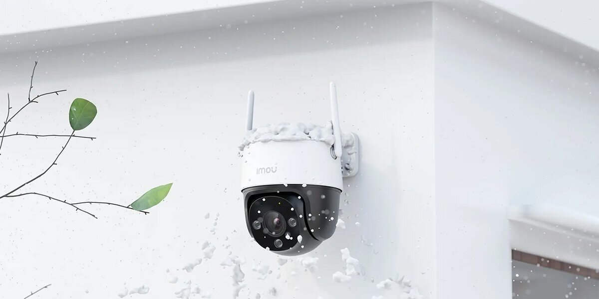 Kamera IMOU Cruiser SE 2MP Zewnętrzna, Wi-Fi, solidnie, odporność, IP66, komponenty, kamera zamontowana do ściany budynku w porze deszczowej