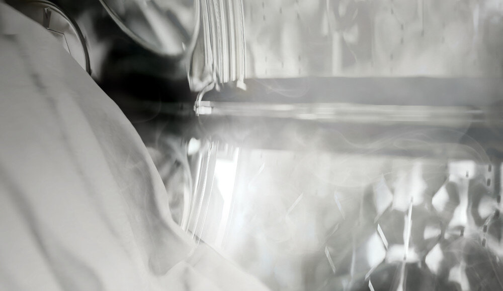 PRALKA MIELE WWG 880 WCS zdjęcie lifestyle wnętrze bębna para System parowy SteamCare odświeżanie ubrań łatwiejsze prasowanie wygładzenie szybko oszczędnie eliminacja zapachów SteamFinish krótsze prasowanie