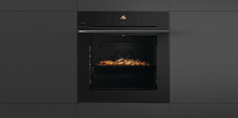 Piekarnik HISENSE BAS614P8B Eleganckie czarne wykończenie styl wykończenie wygląd szkło oświetlenie wnętrza dodawanie pary Steam Add Pro chrupiące soczyste pojemnik woda intuicyjny wyświetlacz Wi-Fi zdalne sterowanie smartfony tablety ConnectLife bez oleju air fry ciche zamykanie prowadnice teleskopowe łatwe czyszczenie pyroliza pojemność 77 l pieczenie na wielu poziomach