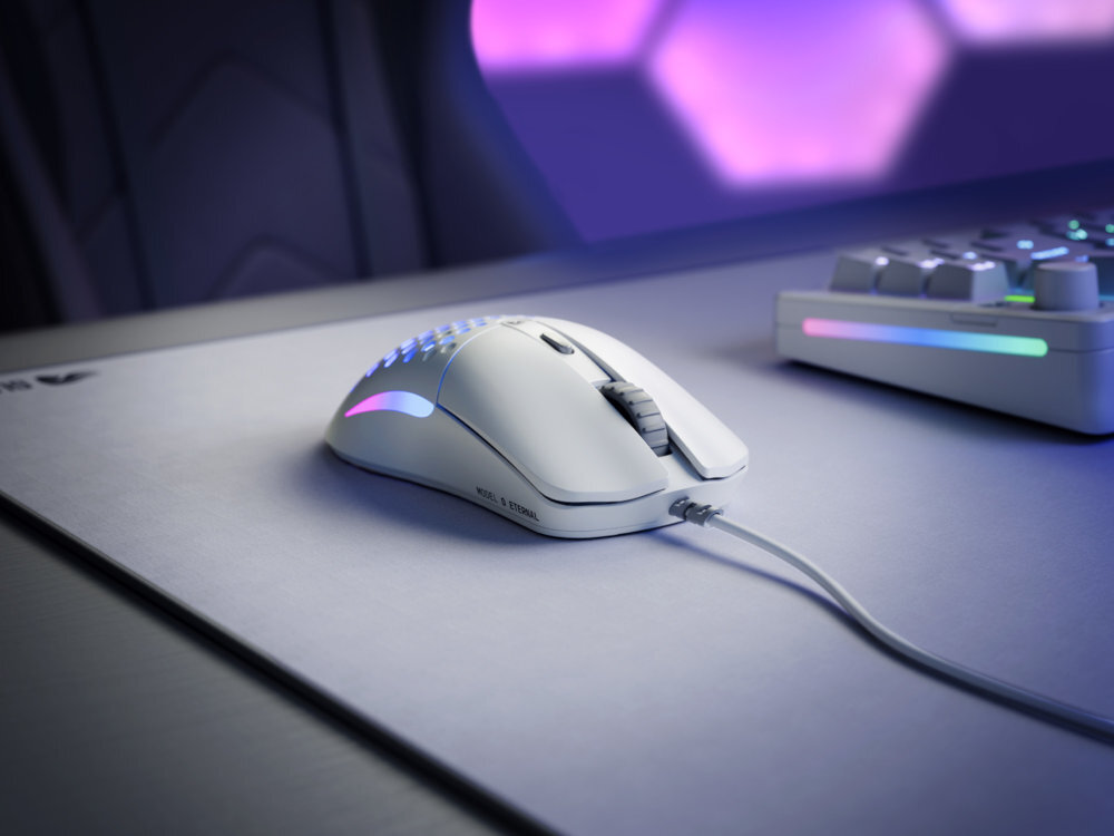 GLORIOUS O Eternal - mysz na podkładce