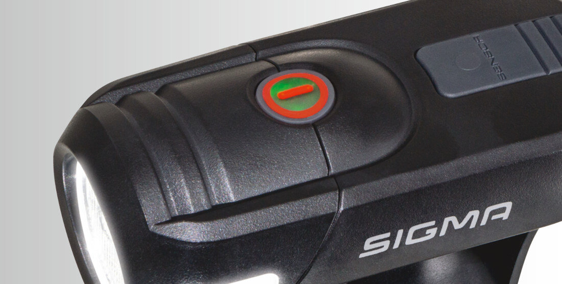 Lampka rowerowa SIGMA Aura 45 Praktyczna ochrona przycisk włączenie silikonowy uchwyt montaż
