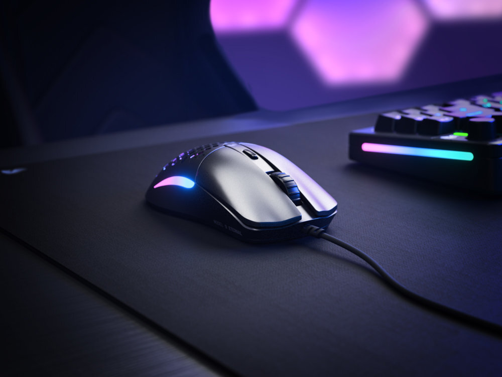 GLORIOUS O Eternal - mysz na podkładce