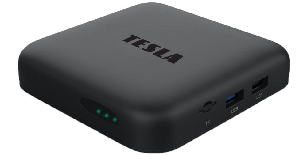 Odtwarzacz multimedialny 4K TESLA MediaBox XA400 czterordzeniowy procesor 2GB RAM płynność działania, odtwarzacz po skosie na białym tle
