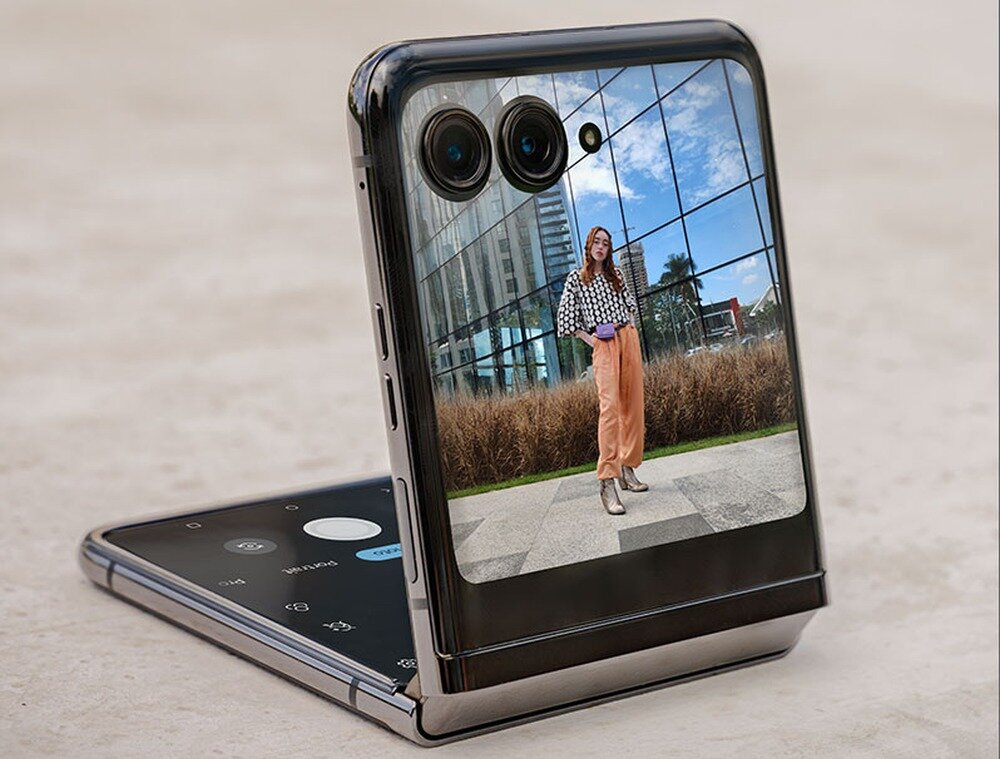 Smartfon MOTOROLA Razr 40 Ultra 8/256GB 5G 6.9 165Hz  wyświetlacz żywy design ekran aparat wydajność praca bateria dźwięk 