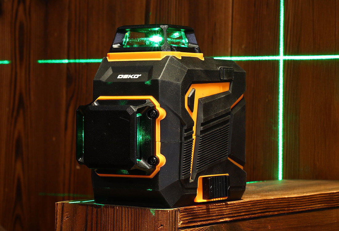 Poziomica laserowa płaszczyznowa 3D DEKO DKLL12PQ1 laser krzyzowy linie w pelnym zakresie 360° rzutuje trzy linie