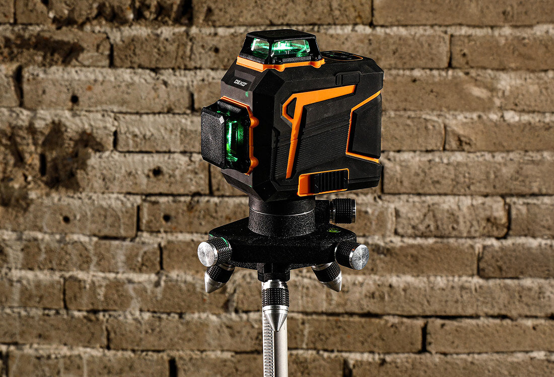  Poziomica laserowa płaszczyznowa 3D DEKO DKLL12PQ1 akumulatory litowo-jonowe pojemnosc 3000 mAh dlugi czas dzialania okolo 12 godzin zasilanie bezposrednio z dolaczonej ladowarki