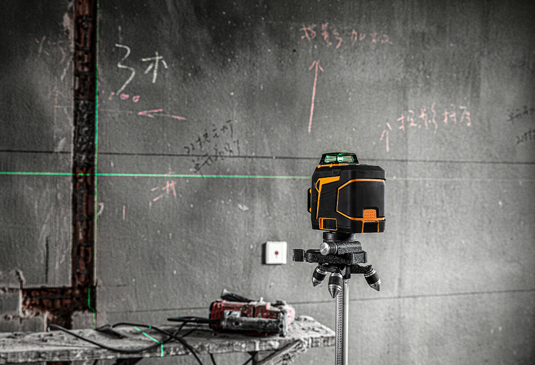 Poziomica laserowa płaszczyznowa 3D DEKO DKLL12PQ1 trwalosc wygoda obudowa pokryta gumowa powloka ergonomiczne gumowane przyciski mechaniczne