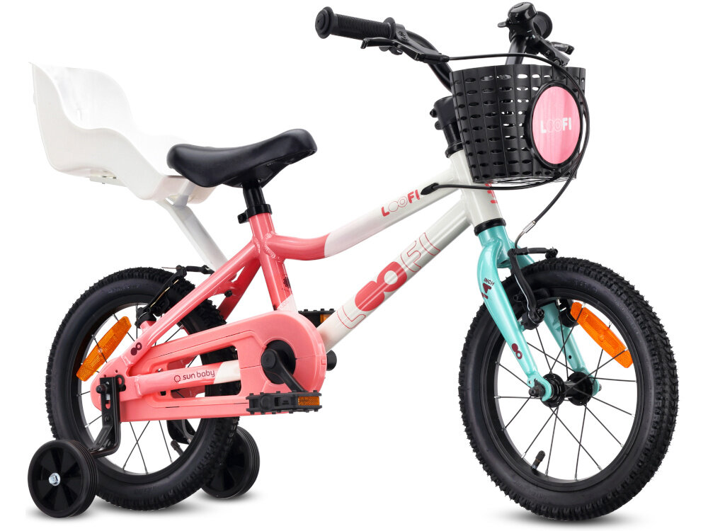 Rower dziecięcy w kolorach biało-różowo-miętowym z koszykiem na kierownicy i bocznymi kółkami. Na ramie widoczny napis \'Loofi\' oraz logo \'sun baby\'.