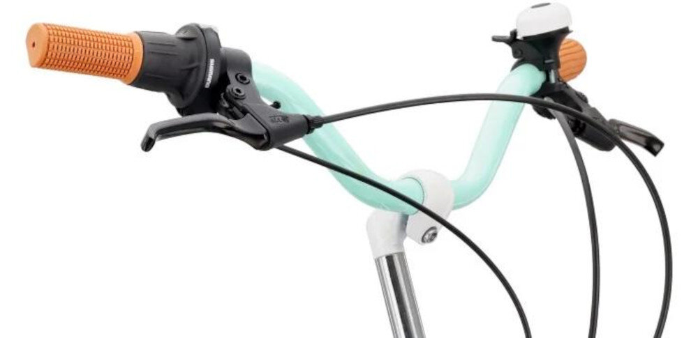 Rower młodzieżowy SUN BABY Flower Retro Bike 26 cali dla dziewczynki Miętowy kierownica na białym tle wysoki komfort jazdy wygodna kierownica marki SBB typu U Type komfortowa i naturalna pozycja regulacja wysokości kierownicy w zakresie od 106 do 110 cm ergonomiczny kształt antypoślizgowe uchwyty
