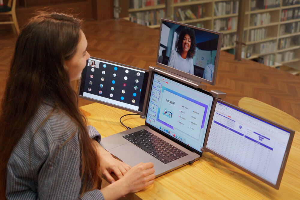 Monitor EXTRALINK Smart Life S680 14 1920x1080px IPS osoba w bibliotece z laptopem z monitorami - 14 calowy ekran rozdzielczosć full hd proporcje 16:9