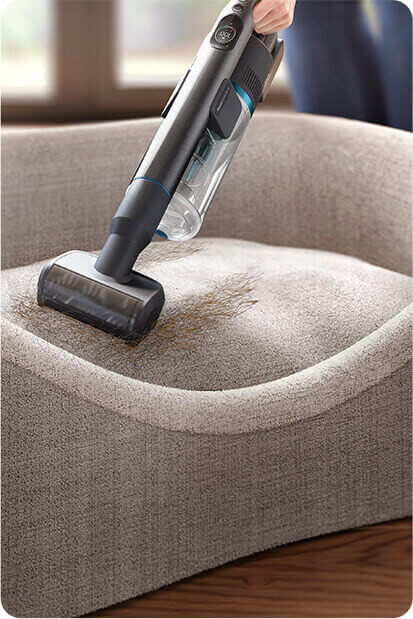 Sprzątanie sierści zwierząt z odkurzaczem Philips Aqua