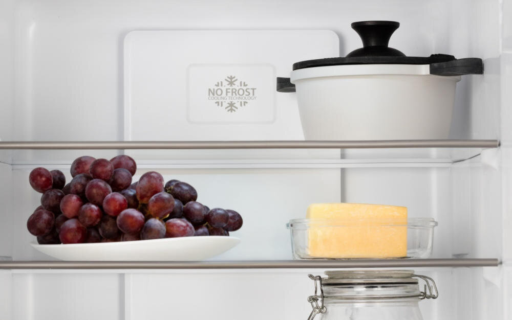 MPM 357-FF-31W-AA wnętrze drzwi lodówka pojemne eleganckie szklane półki produkty no frost odszranianie