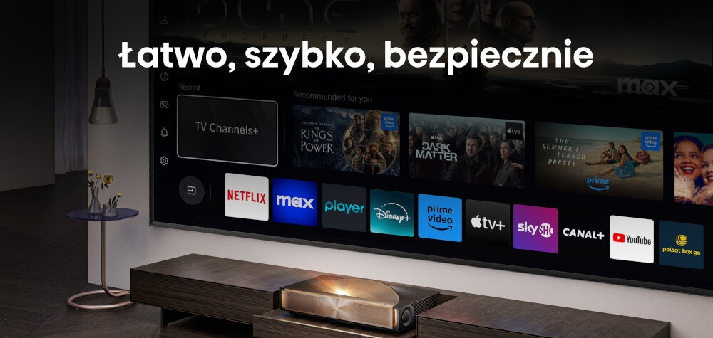 Laser TV HISENSE 120L9QD VIDAA OS VIDAA Voice, laser stojący na komodzie wyświetlający obraz na ekranie