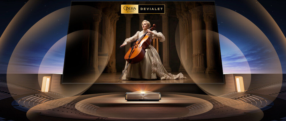 Laser TV HISENSE 100L9QD Devialet Opéra de Paris system audio, laser stojący na blacie wyświetlający obraz na ekranie projekcyjnym