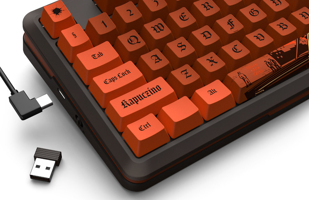 REDRAGON K4PUC21N0 PRO Redragon K4PUC21N0 PRO  trzy tryby połączenia Bluetooth, 2.4 GHz oraz przewodowym przełączać się między urządzeniami stabilne, przewodowe połączenie Tryb 2.4 GHz Bluetooth - zbliżenie na wtyczke i odbiornik