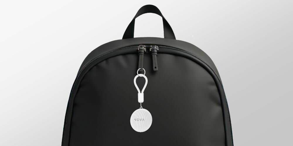 CELLULARLINE Nova OneTag pełną zgodnością z dodatkami dla standardu AirTag tysięcy etui i breloków zdejmowany pasek torby lub plecaka obudowa - lokalizator przyczepiony do plecaka