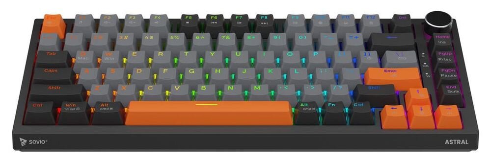 Klawiatura mechaniczna z szarymi klawiszami, posiadająca podświetlenie RGB i pomarańczowy klawisz spacji. Na obudowie widoczne są napisy \'SAVIO\' i \'ASTRAL\'.