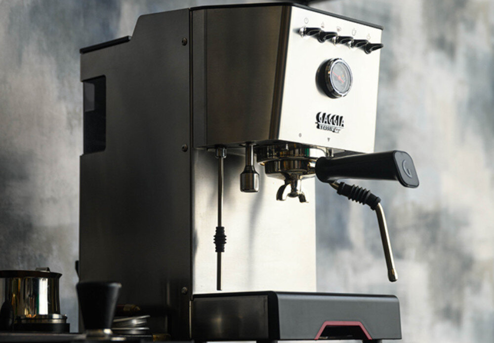 Ekspres GAGGIA Classic GT 688001000131 Profesjonalny zdjęcie lifestyle espresso jak z kawiarni Mosiężny bojler  espresso i spieniać mleko