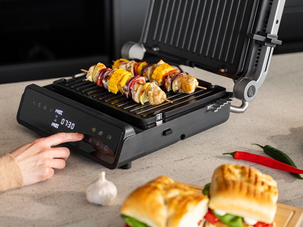 Grill elektryczny HISENSE HCG2000D intuicyjny ekran dotykowy, regulacja temperatury, dopasowanie poziomu nagrzania, większa kontrola