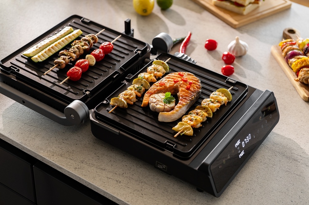 Grill elektryczny HISENSE HCG2000D powłoka zapobiegająca przegrzewaniu, łatwiejsze smażenie i czyszczenie, bez dużej ilości tłuszczu