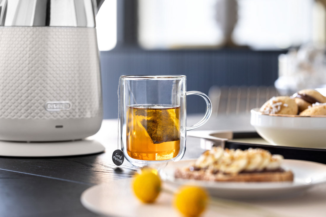 Czajnik DELONGHI KBL2001W Luminosa Kremowy ukryta grzałka Izolowany element grzejny pojemność