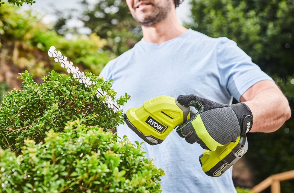 Nożyce do żywopłotu RYOBI RY18GSA-0 200mm 18V akumulatorowe ostrza ze stali SK5 wydajne cicie galezi do 10 mm