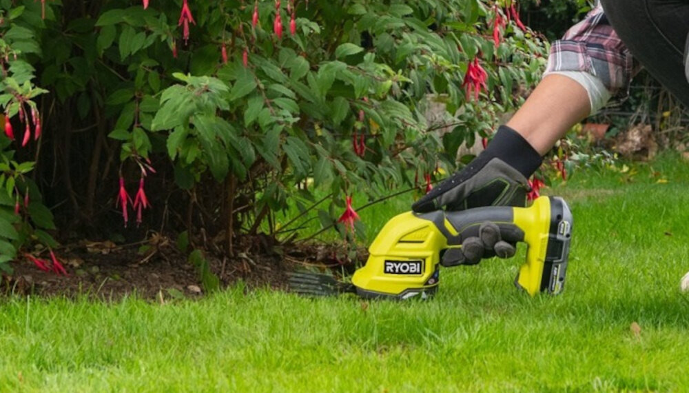 Nożyce do żywopłotu RYOBI RY18GSA-0 200mm 18V akumulatorowe dlugosc ostrza do krzewow 200 mm dlugosc ostrza do trawy 120 mm odlegolosc miedzy zebami 8 mm i 18 mm gladkie rownomierne ciecie