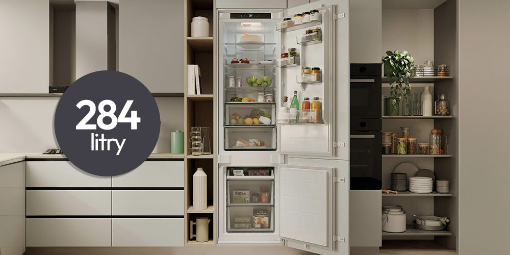 LODÓWKA CANDY ECNBQT3519EW wizualizacja gif ikona otwarta wnętrze półki szuflady produkty kuuchnia szafki dekoracje urządzenia AGD zabudowa Duża pojemność – 284 l