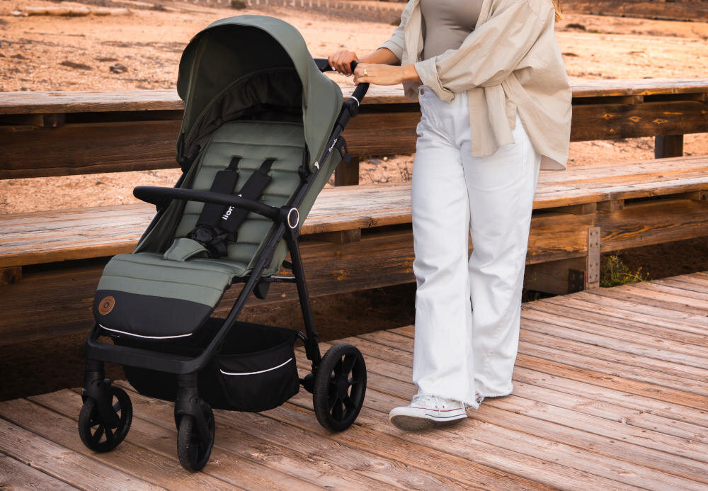 Wózek spacerowy LIONELO Iva Zielony Przemyślane detale kieszonka na telefon łatwo dostępny kosz na zakupy