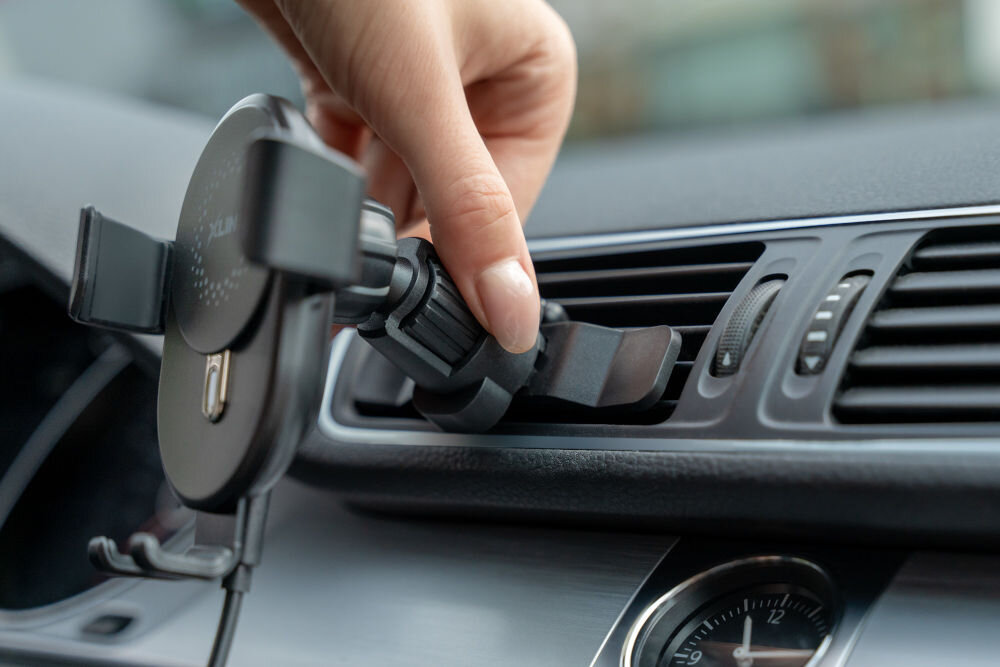 Uchwyt samochodowy GOTZE & JENSEN CH404W mocowanie szyba kokpit kratka obrotowy przegub