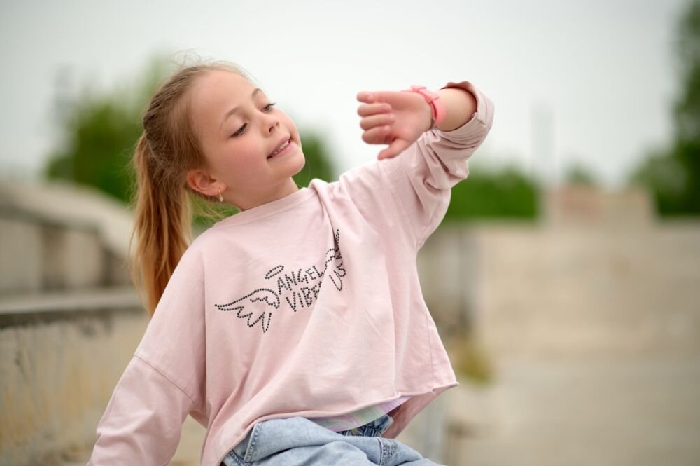 Smartwatch GARETT Kids Sun Ultra 4G   ekran bateria czujniki zdrowie sport pasek ładowanie pojemność rozdzielczość łączność sterowanie krew puls rozmowy smartfon aplikacja 