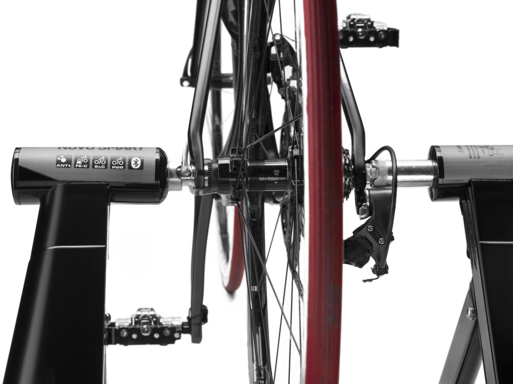 Trenażer rowerowy ELITE Novo Smart opor magnetyczny 8-stopniowa skala realistyczne odczucia