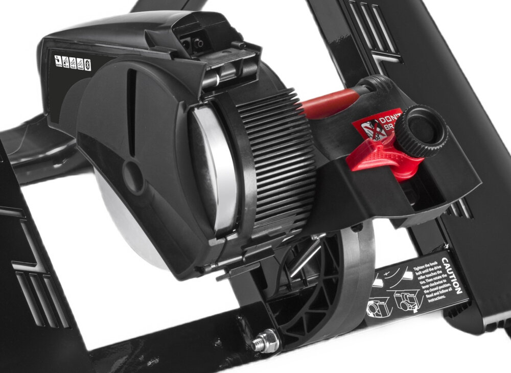 Trenażer rowerowy ELITE Novo Smart kolo zamachowe ciezkie waga 1,4 kg maksymalny generowany opor do 690 W maksymalna waga uzytkownika do 113 kg