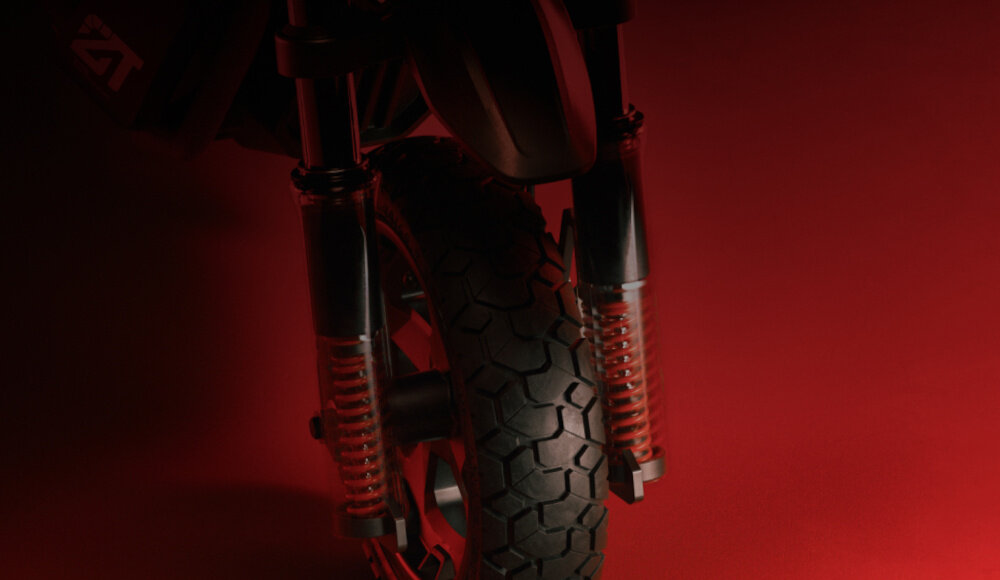 Hulajnoga elektryczna SEGWAY Ninebot ZT3 Pro D 70km 1600W Amortyzacja 11 cali Czarny czerwone tło zbliżenie na zawieszenie widoczne sprężyny przednie zawieszenie teleskopowe tylne zawieszenie sprężynowe skutecznie tłumi wstrząsy prześwit 152 mm 