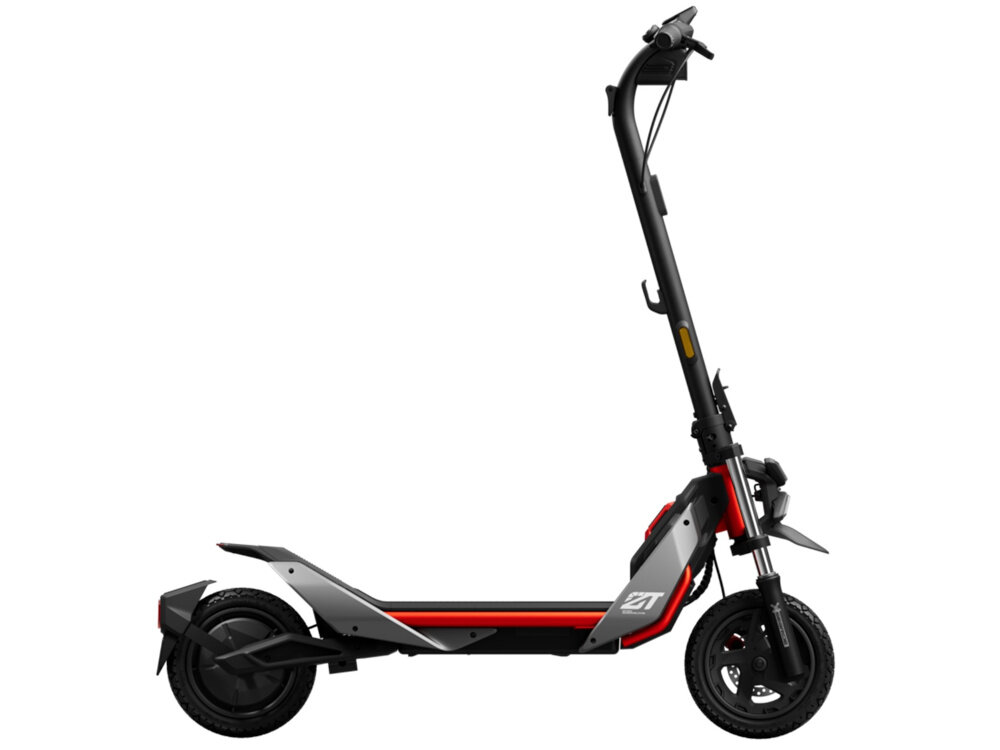 Hulajnoga elektryczna SEGWAY Ninebot ZT3 Pro D 70km 1600W Amortyzacja 11 cali Czarny hulajnoga na białym tle widoczna z boku wytrzymała konstrukcja z wysokiej jakości stali dla osób o maksymalnej wadze do 120 kg spory deck komfortowa i stabilna jazda antypoślizgowa powłoka