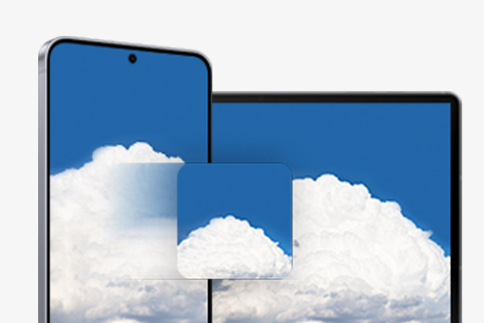 Smartfon i tablet firmy Samsung wyświetlają ten sam obraz błękitnego nieba z białymi chmurami, ilustrując funkcję szybkiego udostępniania firmy Samsung, umożliwiającą bezproblemowe udostępnianie treści pomiędzy urządzeniami. Smartfon i tablet firmy Samsung wyświetlają ten sam obraz błękitnego nieba z białymi chmurami, ilustrując funkcję szybkiego udostępniania firmy Samsung, umożliwiającą bezproblemowe udostępnianie treści pomiędzy urządzeniami.