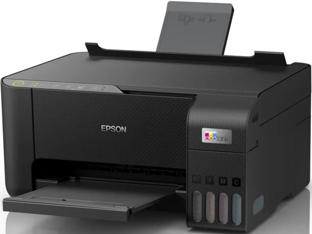 Czarne urządzenie wielofunkcyjne z logo EPSON na przodzie oraz widocznym panelem sterowania i pojemnikami na tusz oznaczonymi jako BK, Y, M, C. Na urządzeniu znajduje się również logo EcoTank.