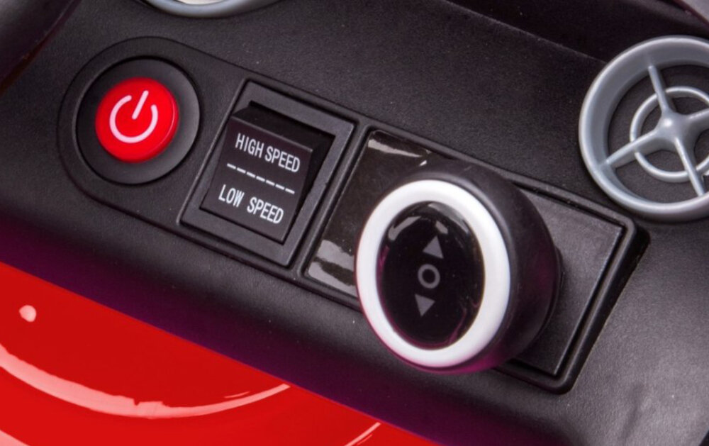 Samochód dla dziecka MILLY MALLY Mercedes-Benz SLC Czerwony dwa silniki moc 30 W kazdy plynna bezpieczna jazda czas dzialania okolo 1-2 godziny regulowana predkosc od 2 do 4,3 km/h dwa tryby predkosci SLOW wolniejszy tryb HIGH szybszy tryb