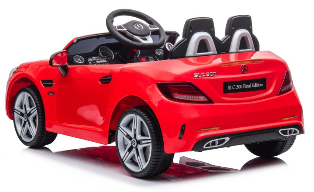 Samochód dla dziecka MILLY MALLY Mercedes-Benz SLC Czerwony panel multimedialny z gniazdem AUX USB-A i SD multimedialna kierownica klakson 5 melodii 5 bajek dostosowanie glosnosci przytrzymac okolo 3 sekund klawisz przycisk V+ glosniej przycisk V- ciszej