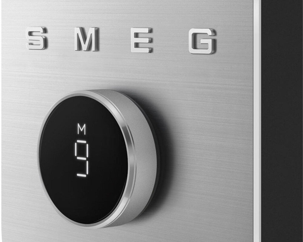 Blender kielichowy SMEG BLC02BLMEU Precyzyjna kontrola ustawień Wyświetlacz LCD na pokrętle prędkość i czas pracy kontrola proces