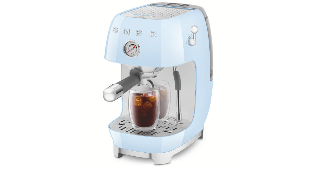 Ekspres SMEG ECF03PBEU Pastelowy błękit (Cold Brew) Szybkie przygotowanie napoju System Thermoblock  w kilka sekund moc Espresso i Cold Brew kawa