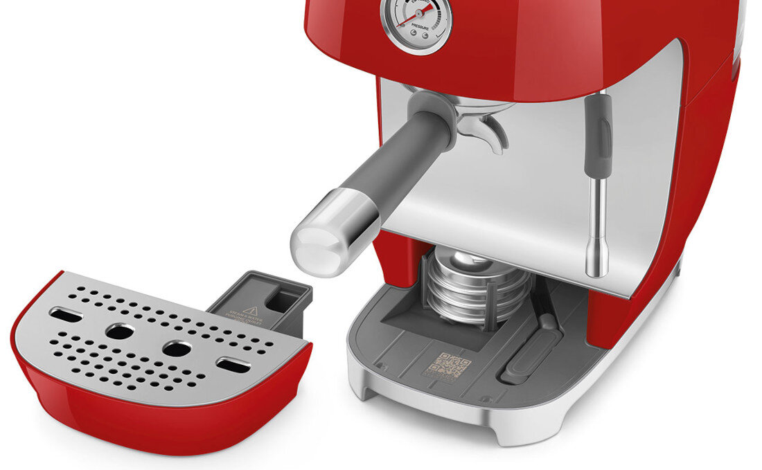 Ekspres SMEG ECF03RDEU Czerwony (Cold Brew) Łatwe utrzymanie czystości Wyjmowana taca ociekowa praktyczne akcesoria szybkie czyszczenie higiena