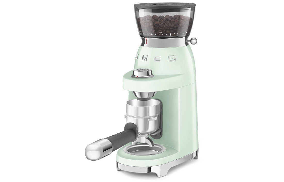 Młynek do kawy SMEG CGF03PGEU Prosta obsługa na co dzień Intuicyjna obsługa Kilka prostych ruchów upraszcza poranki i wieczorne spotkania