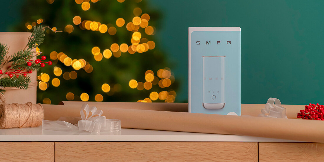 Spieniacz SMEG MFF02RDEU Mobilny wymiar nie zajmuje dużo miejsca Porządek i wygoda przechowywania