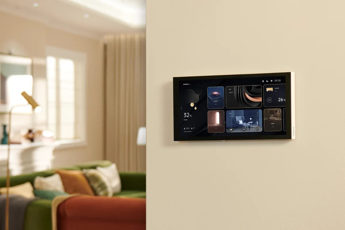 Inteligentny sterownik AQARA HUB S1 Plus EU MP-K03D, kontrola, panel, Panel przymocowany do ściany przy wejściu do pokoju