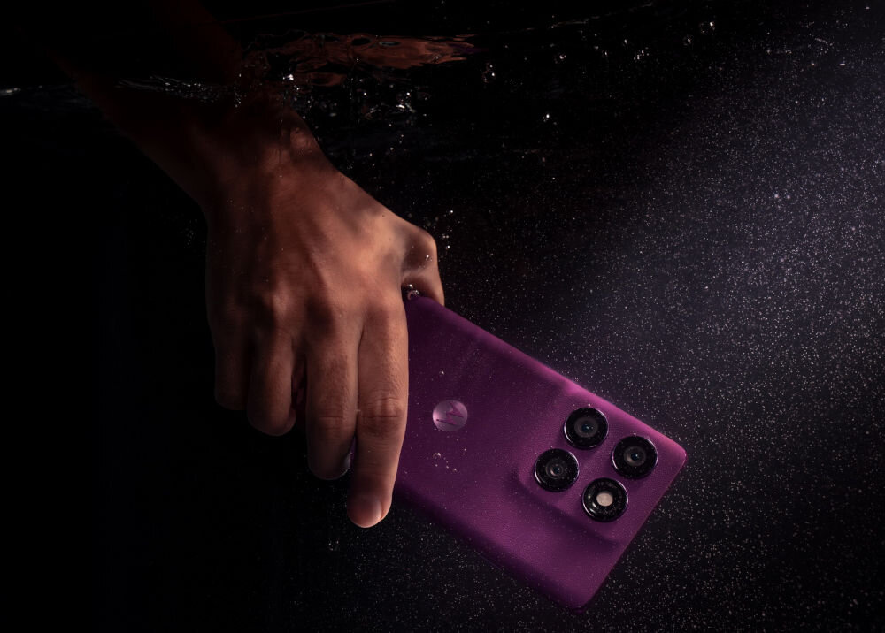 Smartfon MOTOROLA Edge 60 Pro 5G 12/512GB 6.67 120Hz zanurzony w wodzie klasa odporność IP68 IP69 odpornosć na wodę na kurz na zanurzenie wytrzymały szkło Corning® Gorilla® Glass 7 wojskowe testy wytrzymałości